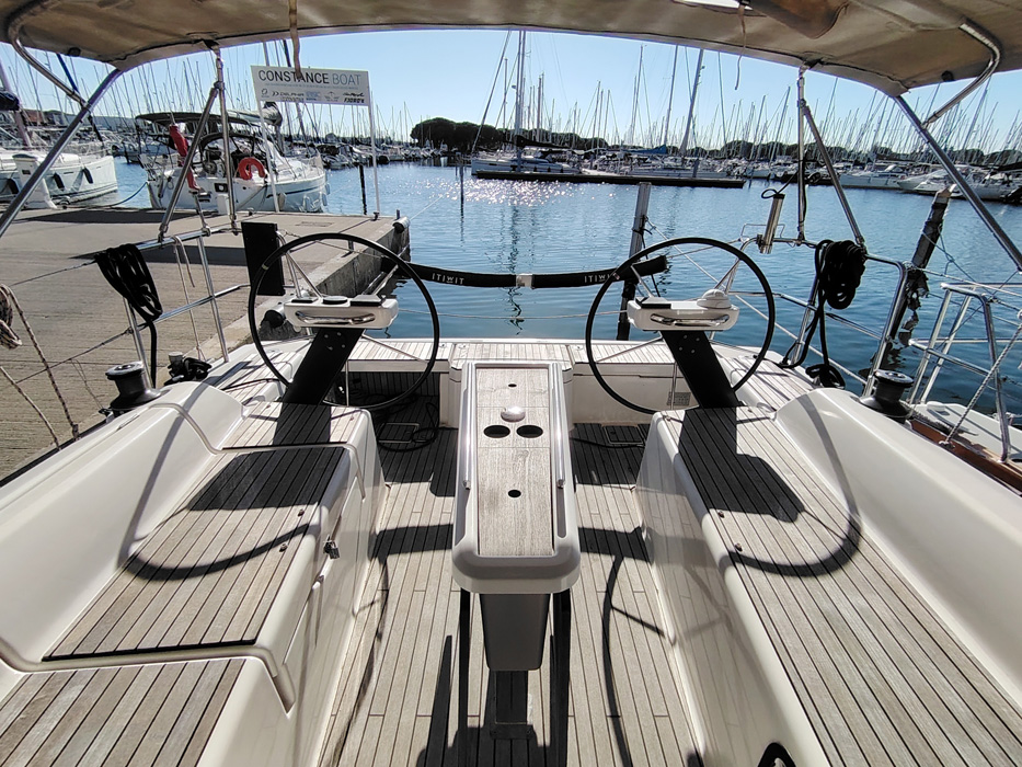 DUFOUR 360